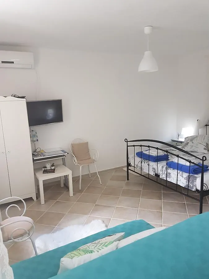 Amd Infinity Suites Split Apartment