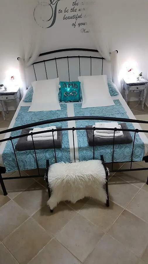 Amd Infinity Suites Split Apartment